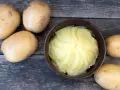 Puré de patatas cremoso, un parmentier que es la base de muchos platos deliciosos.