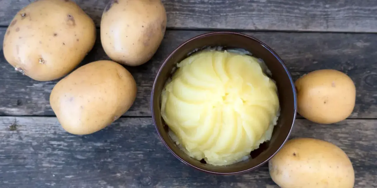 Puré de patatas cremoso, un parmentier que es la base de muchos platos deliciosos.