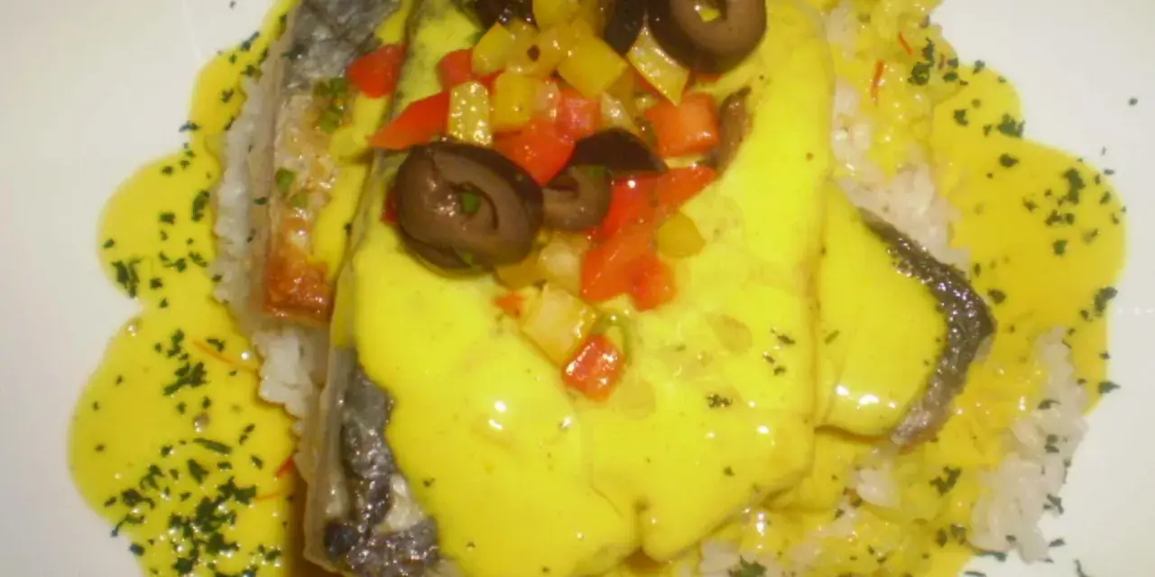Congrio con salsa de azafrán y verduras, un plato inspirado en la receta congrio arguiñano.