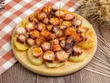 Pulpo a la gallega listo para servir. Descubre cómo preparar pulpo ya cocido a la gallega con patatas y pimentón.
