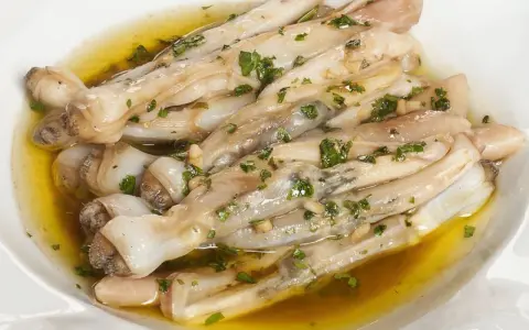 Navajas a la plancha con ajo y perejil. Una receta sencilla para aprender como hacer navajas deliciosas.