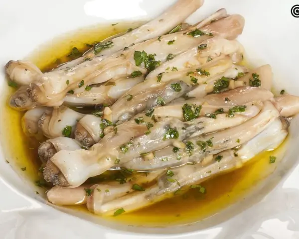 Navajas a la plancha con ajo y perejil. Una receta sencilla para aprender como hacer navajas deliciosas.