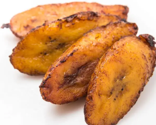 Plátanos maduros fritos, perfectos para deliciosas recetas con platano maduro.