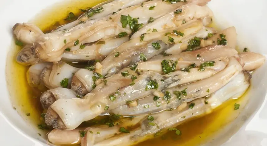 Navajas a la plancha con ajo y perejil. Una receta sencilla para aprender como hacer navajas deliciosas.