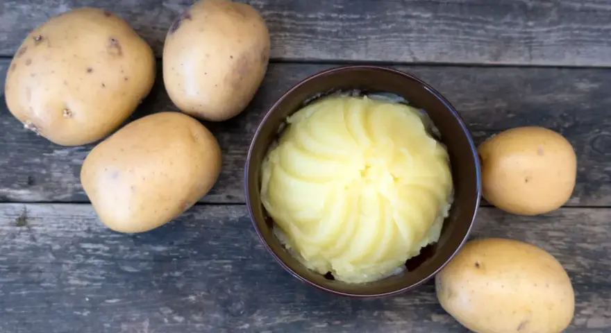 Puré de patatas cremoso, un parmentier que es la base de muchos platos deliciosos.