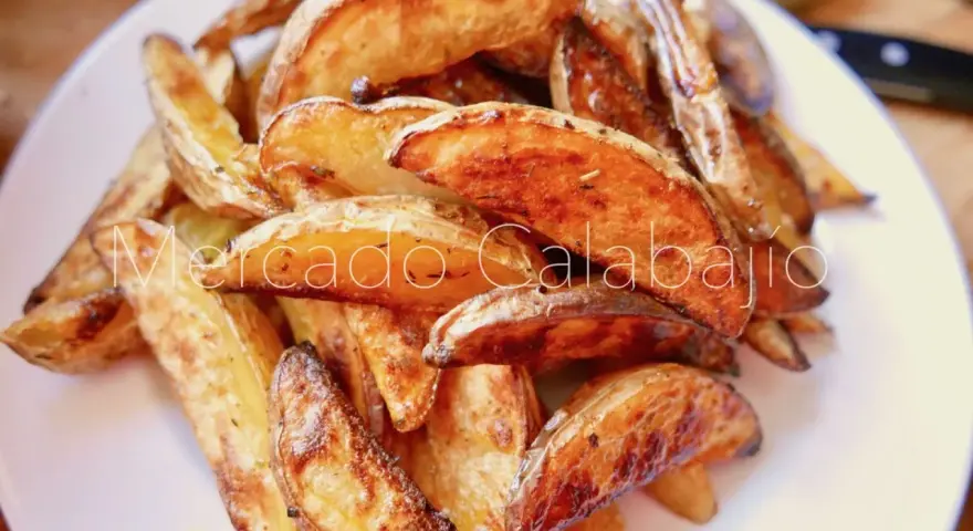 Patatas gajo doradas y crujientes, listas para disfrutar. Un clásico del mercado.