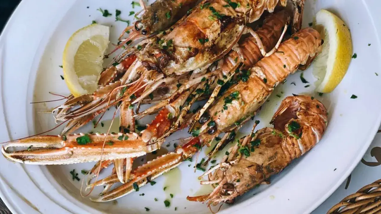 Cigalas al horno, listas para disfrutar. El tiempo y temperatura perfectos para esta delicia marina.