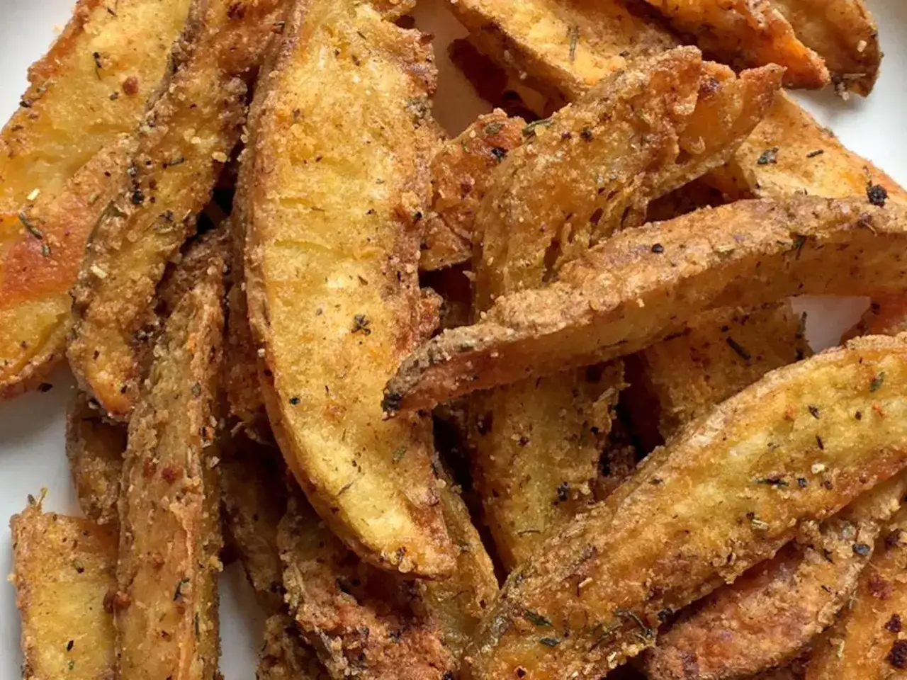 Patatas gajo crujientes y doradas, sazonadas con hierbas y especias. &iexcl;Perfectas para picar!